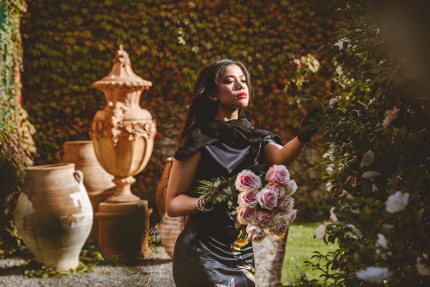 Simone with pink roses